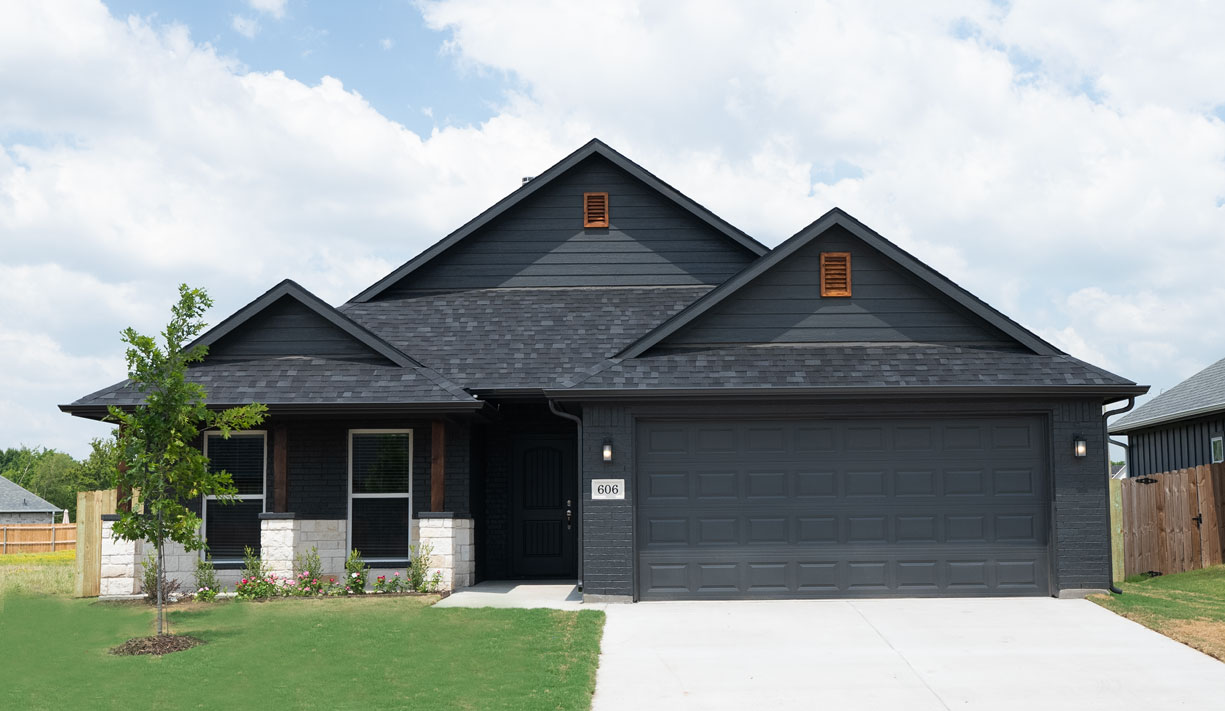 The Cleveland Bay Elevation in the 1600 i Series by Wyldewood Homes located in Sherma, Texas